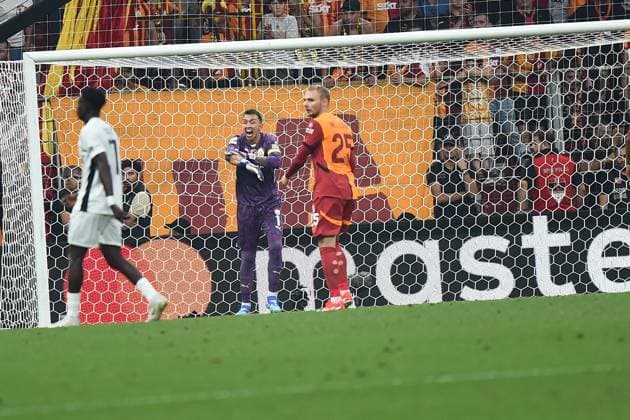 Goalkeeper Fernando Muslera of Galatasaray reacts to referee during the UEFA Champions League Play-Offs Second Leg match between Galatasaray and Young Boys at Rams Park Stadium in Istanbul , Turkey on August 27 , 2024. ( Photo by Seskimphoto ) Galatasaray v Young Boys - UEFA Champions League Play-Offs Second Leg 