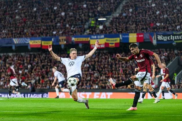 240827 Jens Stryger Larsen of Malmö FF and Indrit Tuci of Sparta Prague during the UEFA Champions League football match between Sparta Prague and Malmö FF on August 27, 2024 in Prague Photo Mathilda Ahlberg BILDBYRAN kod MA MA0710 fotboll football soccer fotball champions league sparta prag malmö ff bbeng bbauto  Copyright: MATHILDAxAHLBERG BB240827MA091