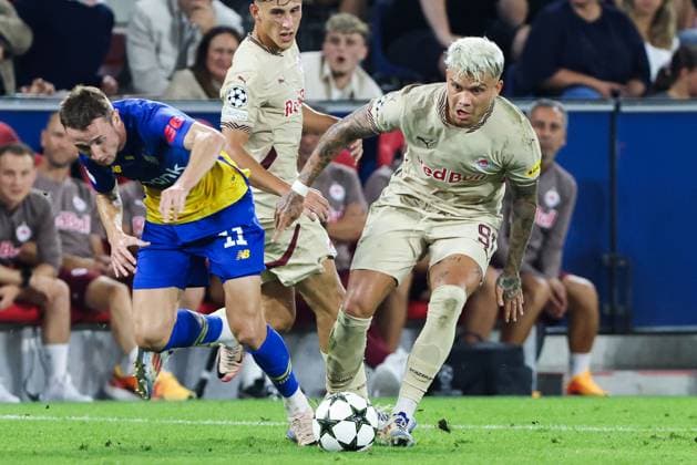SOCCER - UEFA CL, RBS vs Kyiv SALZBURG,AUSTRIA,27.AUG.24 - SOCCER - UEFA Champions League, qualification, Red Bull Salzburg vs FC Dynamo Kyiv. Image shows Vladyslav Vanat (Kyiv) and Kamil Piatkowski (RBS).  GEPAxpictures xMathiasxMandl