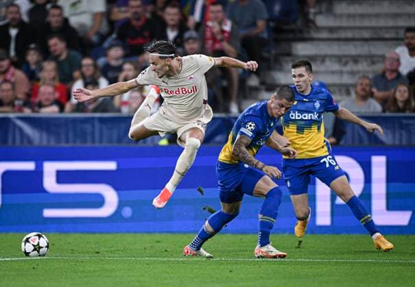 FOOTBALL Champions League qualification season 2024 2025 return match FC Salzburg Dynamo Kiev 27 08 2024 Amar Dedic left, FC Salzburg against Denys Popov center, Dynamo Kiev and Oleksandr Pikhalonok right, Dynamo Kiev