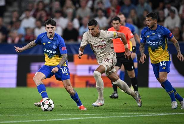 FOOTBALL Champions League qualification season 2024 2025 return match FC Salzburg Dynamo Kiev 27 08 2024 Mykola Shaparenko left, Dynamo Kiev against Adam Daghim left, FC Salzburg and Vladyslav Dubinchak right, Dynamo Kiev