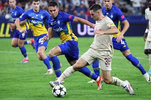 SOCCER - UEFA CL, RBS vs Kyiv SALZBURG,AUSTRIA,27.AUG.24 - SOCCER - UEFA Champions League, qualification, Red Bull Salzburg vs FC Dynamo Kyiv. Image shows Oleksandr Tymchyk (Kyiv) and Oscar Gloukh (RBS).  GEPAxpictures xDavidxGeieregger