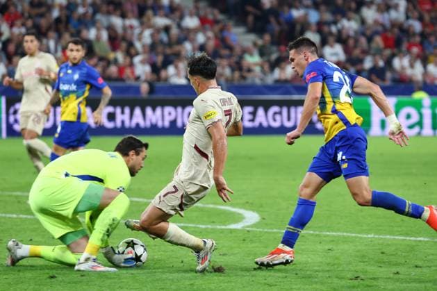 SOCCER - UEFA CL, RBS vs Kyiv SALZBURG,AUSTRIA,27.AUG.24 - SOCCER - UEFA Champions League, qualification, Red Bull Salzburg vs FC Dynamo Kyiv. Image shows Georgiy Bushchan (Kyiv) and Nicolas Capaldo (RBS).  GEPAxpictures xDavidxGeieregger