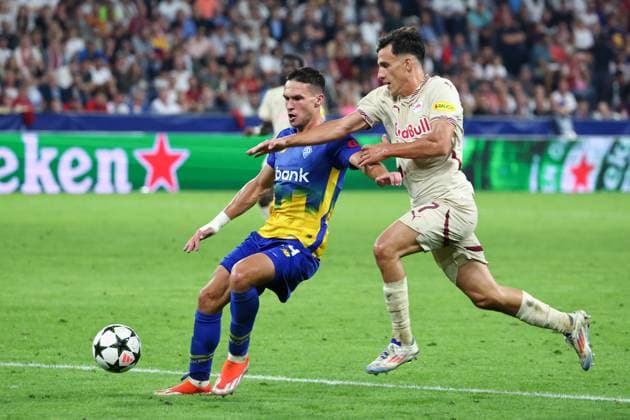 SOCCER - UEFA CL, RBS vs Kyiv SALZBURG,AUSTRIA,27.AUG.24 - SOCCER - UEFA Champions League, qualification, Red Bull Salzburg vs FC Dynamo Kyiv. Image shows Oleksandr Tymchyk (Kyiv) and Nicolas Capaldo (RBS).  GEPAxpictures xDavidxGeieregger