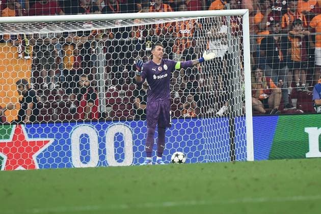 Goalkeeper Fernando Muslera of Galatasaray during the UEFA Champions League Play-Offs Second Leg match between Galatasaray and Young Boys at Rams Park Stadium in Istanbul , Turkey on August 27 , 2024. ( Photo by Seskimphoto ) Galatasaray v Young Boys - UEFA Champions League Play-Offs Second Leg 