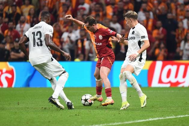Kerem Akturkoglu of Galatasaray and Lewin Blum (R) of Young Boys during the UEFA Champions League Play-Offs Second Leg match between Galatasaray and Young Boys at Rams Park Stadium in Istanbul , Turkey on August 27 , 2024. ( Photo by Seskimphoto ) Galatasaray v Young Boys - UEFA Champions League Play-Offs Second Leg 