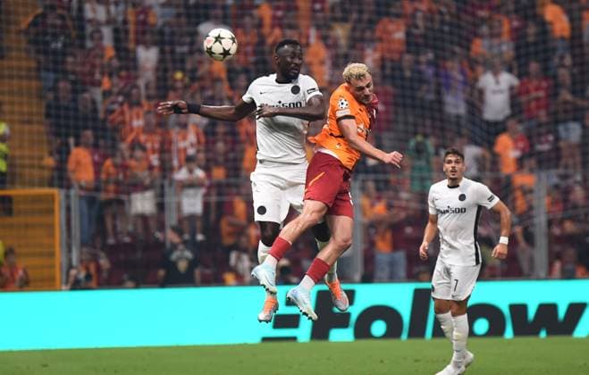 Baris Alper Yilmaz of Galatasaray and Ebrima Colley (11) of Young Boys during the UEFA Champions League Play-Offs Second Leg match between Galatasaray and Young Boys at Rams Park Stadium in Istanbul , Turkey on August 27 , 2024. ( Photo by Seskimphoto ) Galatasaray v Young Boys - UEFA Champions League Play-Offs Second Leg 