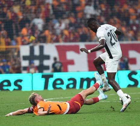 Baris Alper Yilmaz (L) of Galatasaray and Cheikh Niasse (20) of Young Boys during the UEFA Champions League Play-Offs Second Leg match between Galatasaray and Young Boys at Rams Park Stadium in Istanbul , Turkey on August 27 , 2024. ( Photo by Seskimphoto ) Galatasaray v Young Boys - UEFA Champions League Play-Offs Second Leg 