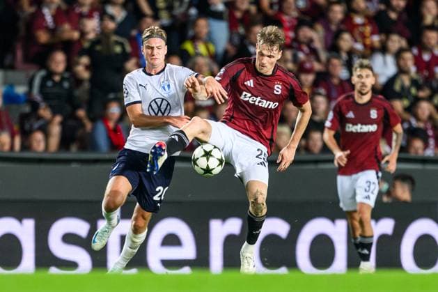 240827 Erik Botheim of Malmö FF and Asger Sorensen of Sparta Prague during the UEFA Champions League football match between Sparta Prague and Malmö FF on August 27, 2024 in Prague Photo Mathilda Ahlberg BILDBYRAN kod MA MA0710 fotboll football soccer fotball champions league sparta prag malmö ff bbeng  Copyright: MATHILDAxAHLBERG BB240827MA123