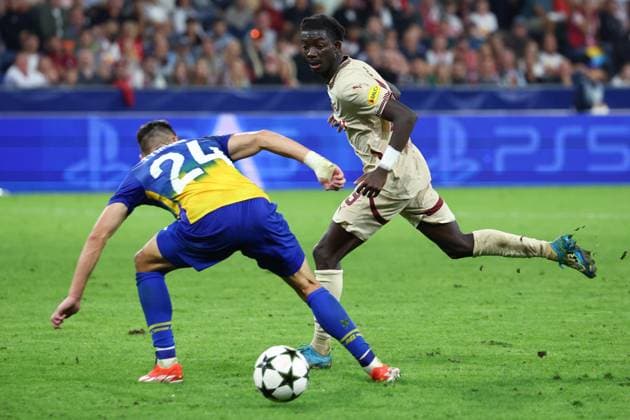 SOCCER - UEFA CL, RBS vs Kyiv SALZBURG,AUSTRIA,27.AUG.24 - SOCCER - UEFA Champions League, qualification, Red Bull Salzburg vs FC Dynamo Kyiv. Image shows Oleksandr Tymchyk (Kyiv) and Moussa Yeo (RBS).  GEPAxpictures xDavidxGeieregger