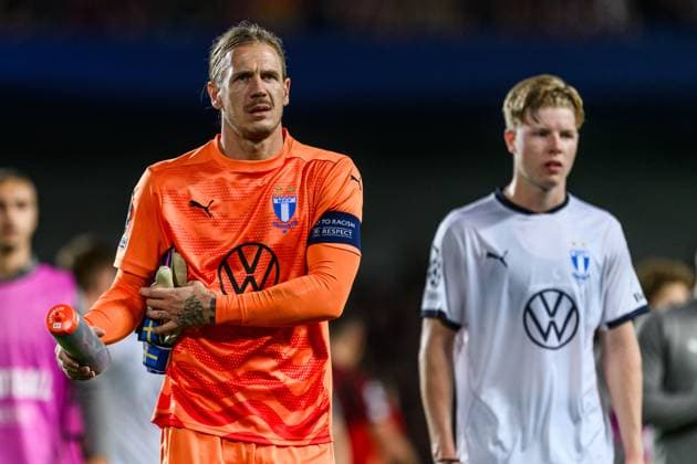 240827 goalkeeper Johan Dahlin of Malmö FF looks dejected during the UEFA Champions League football match between Sparta Prague and Malmö FF on August 27, 2024 in Prague Photo Mathilda Ahlberg BILDBYRAN kod MA MA0710 fotboll football soccer fotball champions league sparta prag malmö ff bbeng depp  Copyright: MATHILDAxAHLBERG BB240827MA144