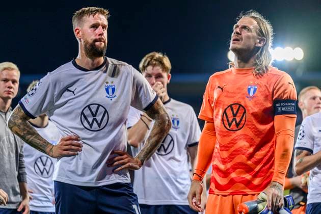 240827 Pontus Jansson and goalkeeper Johan Dahlin of Malmö FF looks dejected after the UEFA Champions League football match between Sparta Prague and Malmö FF on August 27, 2024 in Prague Photo Mathilda Ahlberg BILDBYRAN kod MA MA0710 fotboll football soccer fotball champions league sparta prag malmö ff bbeng sparta prague depp  Copyright: MATHILDAxAHLBERG BB240827MA228