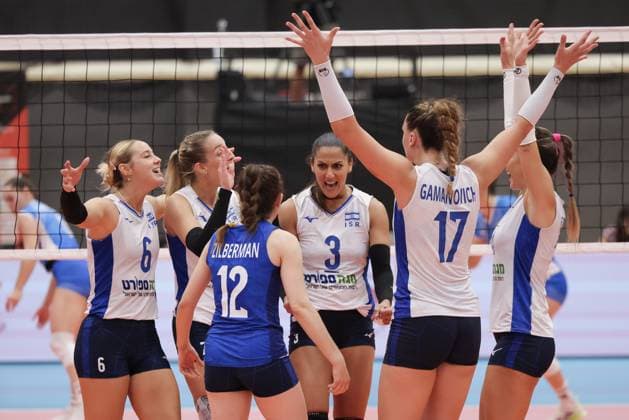 Volleyball, EM Quali, Frauen, Slowenien - Israel (240828) -- LJUBLJANA, Aug. 28, 2024 -- Players of Israel celebrate after scoring during the CEV Eurovolley 2026 Women Qualification between Slovenia and Israel in Ljubljana, Slovenia, Aug. 27, 2024. (Photo by Zeljko Stevanic Xinhua) (SP)SLOVENIA-LJUBLJANA-VOLLEYBALL-CEV EUROVOLLEY 2026-QUALIFICATION-WOMEN-SLOVENIA VS ISRAEL ZhouxYue 