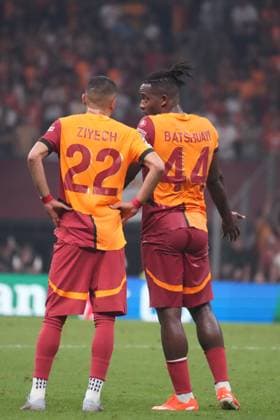 Hakim Ziyech and Michy Batshuayi of Galatasaray during the UEFA Champions League Play-Offs Second Leg match between Galatasaray and Young Boys at Rams Park Stadium in Istanbul , Turkey on August 27 , 2024. ( Photo by Seskimphoto ) Istanbul Turkey Istanbul Turkey Copyright: xSeskimphotox Gsaray-YoungBoys-27824 (152)