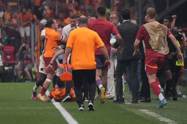 During the celebration of their goal, Young Boys players had a scuffle with Galatasaray players during the UEFA Champions League Play-Offs Second Leg match between Galatasaray and Young Boys at Rams Park Stadium in Istanbul , Turkey on August 27 , 2024. ( Photo by Seskimphoto ) Istanbul Turkey Istanbul Turkey Copyright: xSeskimphotox Gsaray-YoungBoys-27824 (190)