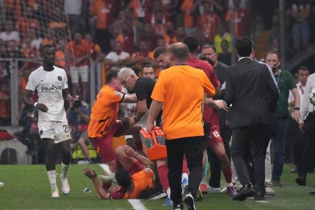 During the celebration of their goal, Young Boys players had a scuffle with Galatasaray players during the UEFA Champions League Play-Offs Second Leg match between Galatasaray and Young Boys at Rams Park Stadium in Istanbul , Turkey on August 27 , 2024. ( Photo by Seskimphoto ) Istanbul Turkey Istanbul Turkey Copyright: xSeskimphotox Gsaray-YoungBoys-27824 (191)