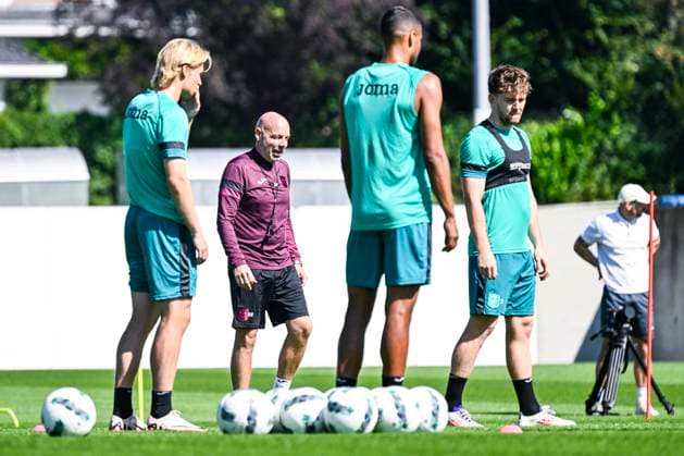 Anderlecht s head coach Brian Riemer pictured during a training session of Belgian soccer team RSC Anderlecht, on Wednesday 28 August 2024 in Brussels. The team is preparing for tomorrow s game against Belarusian FC Dinamo Minsk, the return leg of the play-offs for the UEFA Europa League competition. Anderlecht won the first leg 0-1. TOM GOYVAERTS TomxGoyvaerts  x99223082x