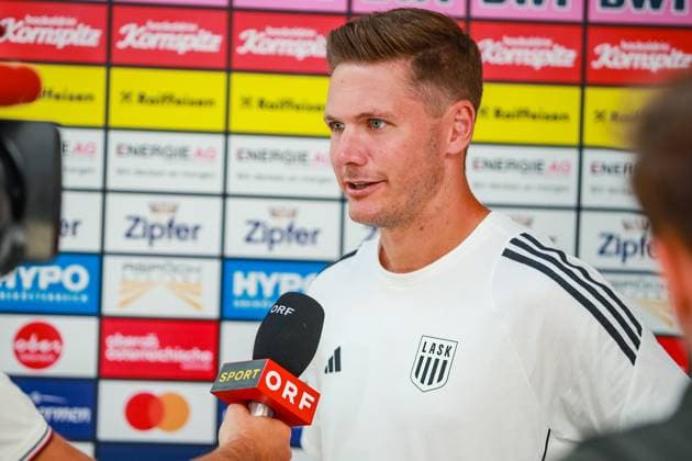 SOCCER - UEFA EL, Bukarest vs LASK VIENNA,AUSTRIA,28.AUG.24 - SOCCER - UEFA Europa League, qualification, FCSB Bukarest vs Linzer ASK, preview, departure LASK. Image shows Joerg Siebenhandl (LASK).  GEPAxpictures xManuelxBinder