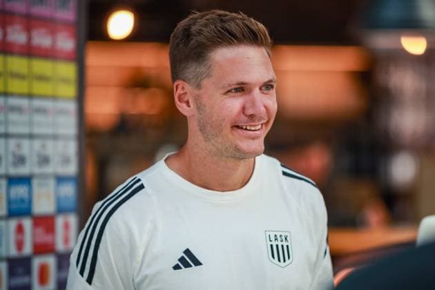 SOCCER - UEFA EL, Bukarest vs LASK VIENNA,AUSTRIA,28.AUG.24 - SOCCER - UEFA Europa League, qualification, FCSB Bukarest vs Linzer ASK, preview, departure LASK. Image shows Joerg Siebenhandl (LASK).  GEPAxpictures xManuelxBinder
