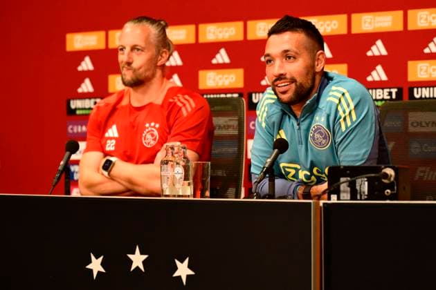 AMSTERDAM - Ajax goalkeeper Remko Pasveer, Ajax coach Francesco Farioli during the press conference, PK, Pressekonferenz prior to the second play-off match in the Europa League against the Polish Jagiellonia Bialystok. ANP OLAF KRAAK xVIxANPxSportx xxANPxIVx 506941300 originalFilename: 506941300.jpg