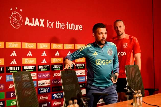AMSTERDAM - coach Fransesco Farioli, Ajax goalkeeper Remko Pasveer of Ajax during the press conference, PK, Pressekonferenz prior to the second play-off match in the Europa League against the Polish Jagiellonia Bialystok. ANP OLAF KRAAK xVIxANPxSportx xxANPxIVx 506941765 originalFilename: 506941765.jpg
