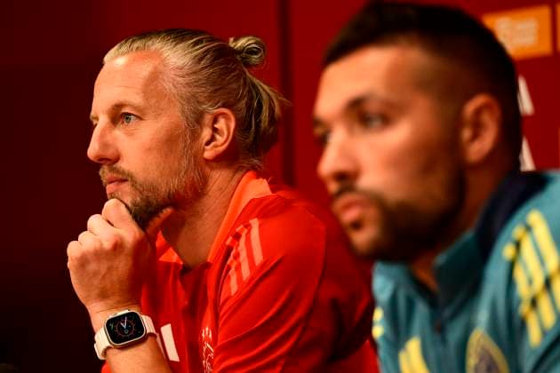 AMSTERDAM - Ajax goalkeeper Remko Pasveer, Ajax coach Francesco Farioli during the press conference, PK, Pressekonferenz prior to the second play-off match in the Europa League against the Polish Jagiellonia Bialystok. ANP OLAF KRAAK xVIxANPxSportx xxANPxIVx 506941779 originalFilename: 506941779.jpg