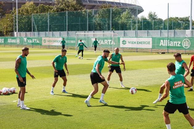 SOCCER - UEFA EL, Rapid vs Braga VIENNA,AUSTRIA,28.AUG.24 - SOCCER - UEFA Europa League, qualification, SK Rapid Wien vs Sporting Club de Braga, preview, training Rapid. Image shows the team of Rapid.  GEPAxpictures xArminxRauthner