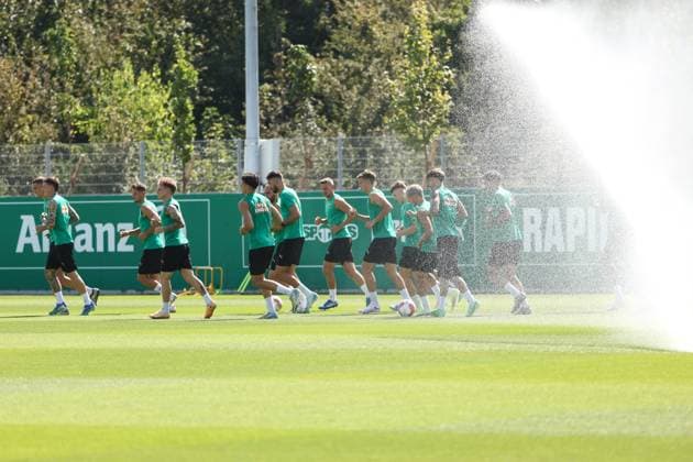 SOCCER - UEFA EL, Rapid vs Braga VIENNA,AUSTRIA,28.AUG.24 - SOCCER - UEFA Europa League, qualification, SK Rapid Wien vs Sporting Club de Braga, preview, training Rapid. Image shows the team of Rapid.  GEPAxpictures xArminxRauthner