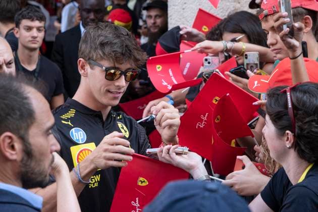 P.za San Babila. I piloti di Formula 1 del team Ferrari incontrano i fans presso lo shop Rayban in occasione del Gran Premio di Monza.- Cronaca- Milano, Italia - Mercoled& xec; 28 Agosto 2024 (Foto Alessandro Cimma Lapresse) P.za San Babila. Formula 1 drivers from the Ferrari team meet fans at the Rayban shop during the Monza Grand Prix.- Chronicle- Milan, Italy - Wednesday, Aug. 28, 2024 (Photo Alessandro Cimma Lapresse) Arthur Leclerc  Copyright: xAlessandroxCimma LaPresse Alessax
