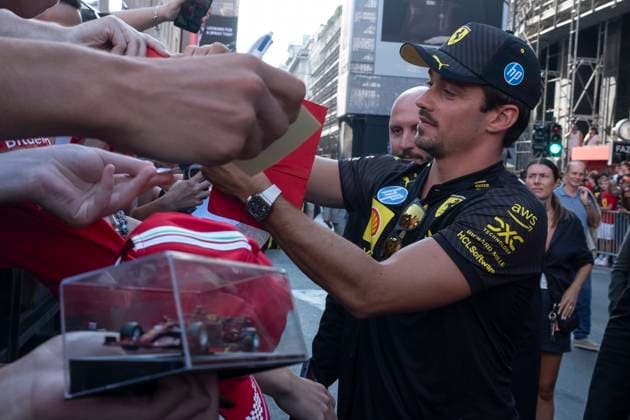 P.za San Babila. I piloti di Formula 1 del team Ferrari incontrano i fans presso lo shop Rayban in occasione del Gran Premio di Monza.- Cronaca- Milano, Italia - Mercoled& xec; 28 Agosto 2024 (Foto Alessandro Cimma Lapresse) P.za San Babila. Formula 1 drivers from the Ferrari team meet fans at the Rayban shop during the Monza Grand Prix.- Chronicle- Milan, Italy - Wednesday, Aug. 28, 2024 (Photo Alessandro Cimma Lapresse) Charles Leclerc  Copyright: xAlessandroxCimma LaPresse Alessax