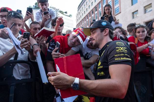 P.za San Babila. I piloti di Formula 1 del team Ferrari incontrano i fans presso lo shop Rayban in occasione del Gran Premio di Monza.- Cronaca- Milano, Italia - Mercoled& xec; 28 Agosto 2024 (Foto Alessandro Cimma Lapresse) P.za San Babila. Formula 1 drivers from the Ferrari team meet fans at the Rayban shop during the Monza Grand Prix.- Chronicle- Milan, Italy - Wednesday, Aug. 28, 2024 (Photo Alessandro Cimma Lapresse) Charles Leclerc  Copyright: xAlessandroxCimma LaPresse Alessax