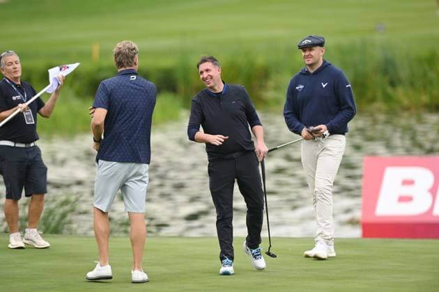 Robbie Fowler celebrates on the 18th green with Brian McFadden and Harry Hall Betfred British Masters 2024, Pro-Am, Golf, The Belfry, Sutton Coldfield, UK - 28 Aug 2024  Copyright: xGreigxCowie Shutterstockx 14672195bc