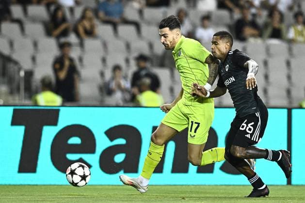 Qarabag v GNK Dinamo Zagreb - UEFA Champions Qualifying Play-Off: Second Leg BAKU, AZERBAIJAN - AUGUST 28: Sandro Kulenovic of Dinamo Zagreb in astion against Patrick Andrade of Qarabag during the UEFA Champions Qualifying Play-Off Second Leg match between Qarabag and GNK Dinamo Zagreb at Tofiq Bahramov Stadium on August 28, 2024 in Baku, Azerbaijan.  MarkoxLukunic PIXSELL