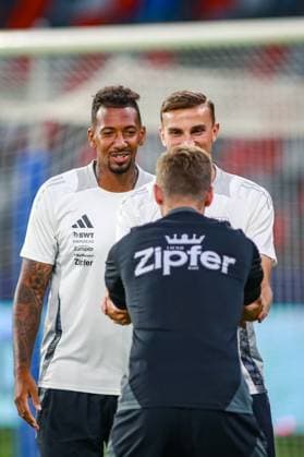 SOCCER - UEFA EL, Bukarest vs LASK BUCHAREST,ROMANIA,28.AUG.24 - SOCCER - UEFA Europa League, qualification, FCSB Bukarest vs Linzer ASK, preview, press conference, PK, Pressekonferenz LASK. Image shows Jerome Boateng (LASK) and Philipp Ziereis (LASK).  GEPAxpictures xManuelxBinder
