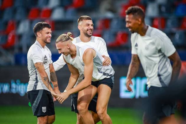 SOCCER - UEFA EL, Bukarest vs LASK BUCHAREST,ROMANIA,28.AUG.24 - SOCCER - UEFA Europa League, qualification, FCSB Bukarest vs Linzer ASK, preview, press conference, PK, Pressekonferenz LASK. Image shows Sascha Horvath (LASK), Maksym Talovierov (LASK) and Filip Stojkovic (LASK). GEPAxpictures xManuelxBinder