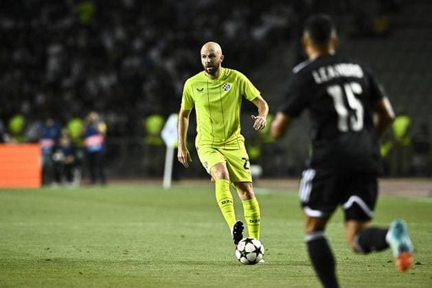 Qarabag v GNK Dinamo Zagreb - UEFA Champions Qualifying Play-Off: Second Leg BAKU, AZERBAIJAN - AUGUST 28: Josip Misic of Dinamo Zagreb in action during the UEFA Champions Qualifying Play-Off Second Leg match between Qarabag and GNK Dinamo Zagreb at Tofiq Bahramov Stadium on August 28, 2024 in Baku, Azerbaijan.  MarkoxLukunic PIXSELL