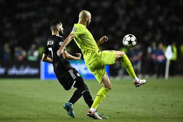 Qarabag v GNK Dinamo Zagreb - UEFA Champions Qualifying Play-Off: Second Leg BAKU, AZERBAIJAN - AUGUST 28: Josip Misic of Dinamo Zagreb in action during the UEFA Champions Qualifying Play-Off Second Leg match between Qarabag and GNK Dinamo Zagreb at Tofiq Bahramov Stadium on August 28, 2024 in Baku, Azerbaijan.  MarkoxLukunic PIXSELL