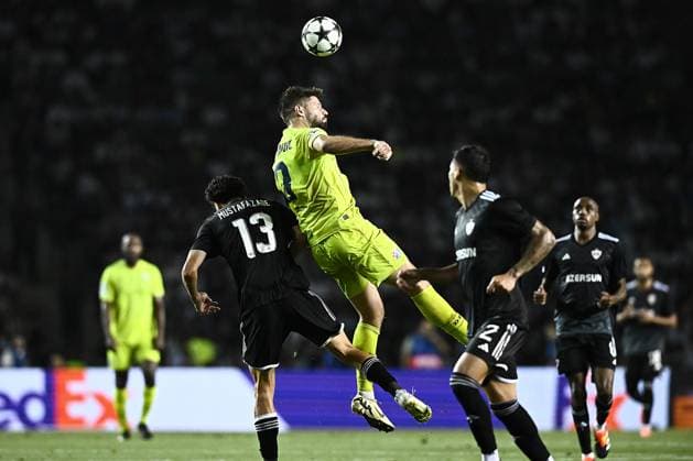 Qarabag v GNK Dinamo Zagreb - UEFA Champions Qualifying Play-Off: Second Leg BAKU, AZERBAIJAN - AUGUST 28: Bruno Petkovic of Dinamo Zagreb gets up for a header during the UEFA Champions Qualifying Play-Off Second Leg match between Qarabag and GNK Dinamo Zagreb at Tofiq Bahramov Stadium on August 28, 2024 in Baku, Azerbaijan.  MarkoxLukunic PIXSELL