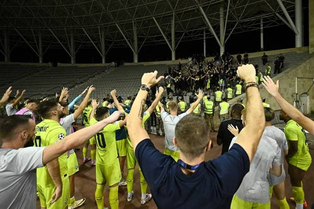 Qarabag v GNK Dinamo Zagreb - UEFA Champions Qualifying Play-Off: Second Leg BAKU, AZERBAIJAN - AUGUST 28: DInamo Zagreb players acknowledge fans after the UEFA Champions Qualifying Play-Off Second Leg match between Qarabag and GNK Dinamo Zagreb at Tofiq Bahramov Stadium on August 28, 2024 in Baku, Azerbaijan.  MarkoxLukunic PIXSELL