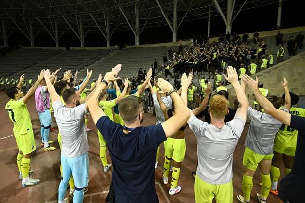 Qarabag v GNK Dinamo Zagreb - UEFA Champions Qualifying Play-Off: Second Leg BAKU, AZERBAIJAN - AUGUST 28: DInamo Zagreb players acknowledge fans after the UEFA Champions Qualifying Play-Off Second Leg match between Qarabag and GNK Dinamo Zagreb at Tofiq Bahramov Stadium on August 28, 2024 in Baku, Azerbaijan.  MarkoxLukunic PIXSELL