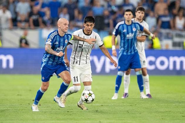 Vladimir Weiss jr. in the battle for the ball with Dario Osorio UEFA Champions league quali match, SK Slovan Bratislava - FC Midtjylland, 28. august 2024 Copyright: xMICHALxFAJT,ZOSPORTU.SKx DSC_8083
