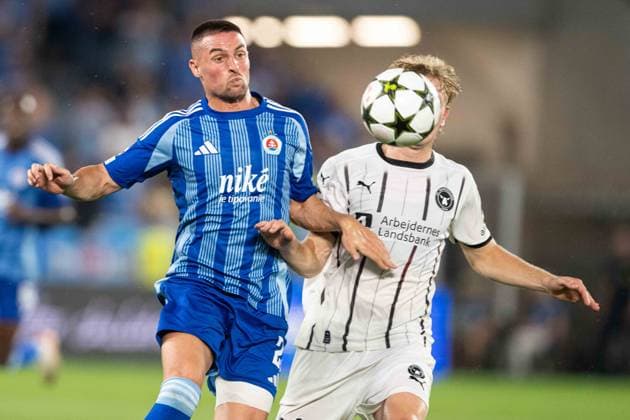 Robert Mak in the battle for the ball, UEFA Champions league quali match, SK Slovan Bratislava - FC Midtjylland, 28. august 2024 Copyright: xMICHALxFAJT,ZOSPORTU.SKx DSC_8220