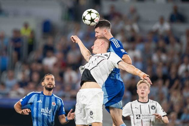 Kenan Bajric in the battle for the ball, UEFA Champions league quali match, SK Slovan Bratislava - FC Midtjylland, 28. august 2024 Copyright: xMICHALxFAJT,ZOSPORTU.SKx DSC_8328