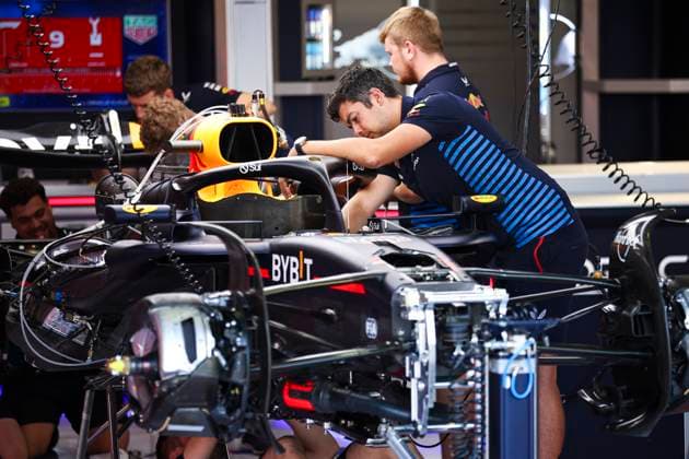 Red Bull Racing mechanic, mecanicien, mechanics during the Formula 1 Pirelli Gran Premio d’Italia 2024, Italian Grand Prix 2024, 16th round of the 2024 Formula One World Championship, WM, Weltmeisterschaft from August 30 to September 1, 2024 on the Autodromo Nazionale Monza, in Monza, Italy - F1 - ITALIAN GRAND PRIX 2024 DPPI Panoramic  240829_R16_ITALIA_DP_EA020842