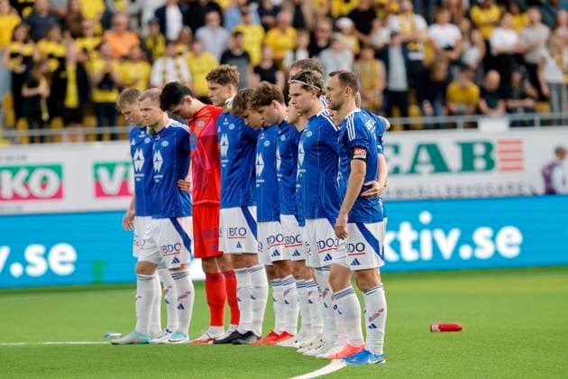 BORAS, SWEDEN 20240829 Molde players during a minute of silence for Sven Göran Svennis Eriksson before Thursdays Europa League qualifier between IF Elfsborg and Molde FK at Boras Arena BORAS SWEDEN x9200x  Copyright: xAdamxIhse TTx KVAL EUROPA LEAUE ELFSBORG-MOLDE