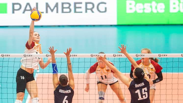 29 08 2024, Volleyball, Qualification for the European Championship 2026, CEV EuroVolley 2026 Qualifier,Women, 2 Matchday, Germany Finland Anastasia Cekulaev Germany, li smashes the ball into the opponents court Schwerin Palmberg Arena Mecklenburg-Vorpommern Germany