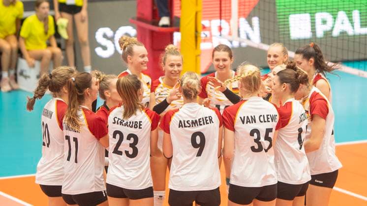 29 08 2024, Volleyball, Qualification for the European Championship 2026, CEV EuroVolley 2026 Qualifier,Women, 2 Matchday, Germany Finland 3 0 The German players celebrate the victory Schwerin Palmberg Arena Mecklenburg-Vorpommern Germany