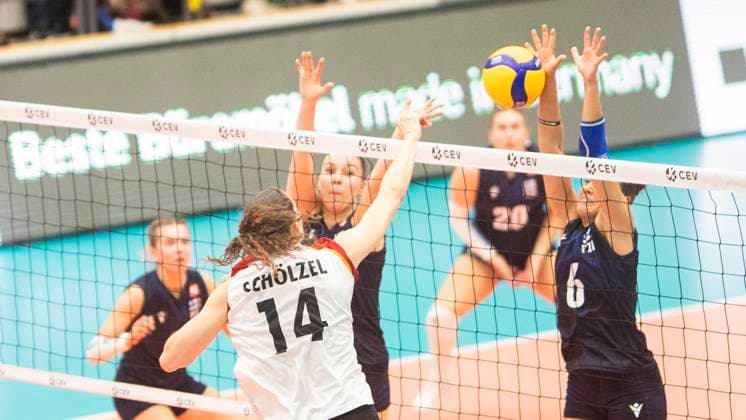 29 08 2024, Volleyball, Qualification for the European Championship 2026, CEV EuroVolley 2026 Qualifier,Women, 2 Matchday, Germany Finland 3 0 Marie Schölzel Germany, front against Jessica Kosonen Finland, re Schwerin Palmberg Arena Mecklenburg Vorpommern Germany
