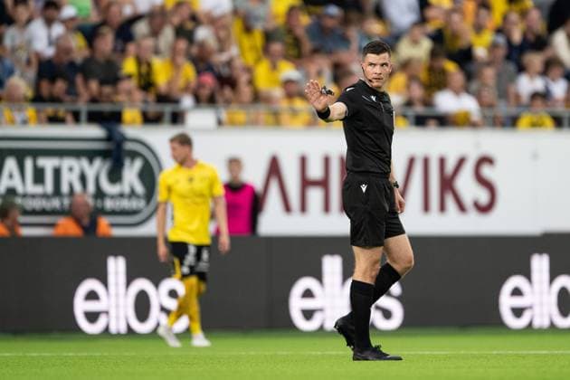 240829 Referee Harm Osmers during the UEFA Europa League playoff between Elfsborg and Molde on August 29, 2024 in Boras Photo Jörgen Jarnberger BILDBYRAN COP 112 JJ0394 fotboll football soccer fotball uefa europa league playoff elfsborg molde bbeng  Copyright: JÖRGENxJARNBERGER BB240829JJ029