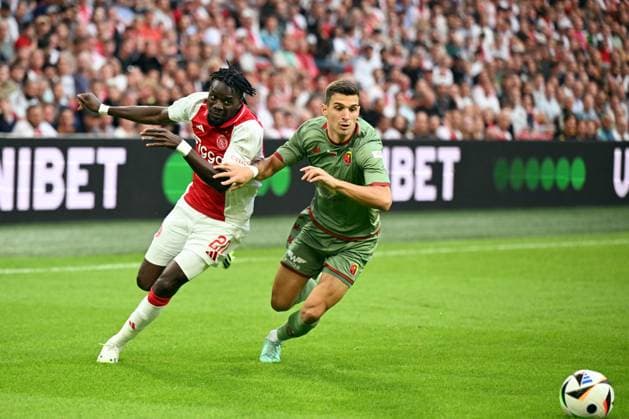 AMSTERDAM - (l-r) Bertrand Traore of Ajax, Dusan Stojinovic of Jagiellonia BiaÅ‚ystok during the UEFA Europa League play-offs match between Ajax and Jagiellonia BiaÅ‚ystok at the Johan Cruijff ArenA on August 29, 2024 in Amsterdam. ANP OLAF KRAAK UEFA Europa League Play-Offs Second Leg 2024 25 xVIxANPxSportx xxANPxIVx 507047582 originalFilename: 507047582.jpg